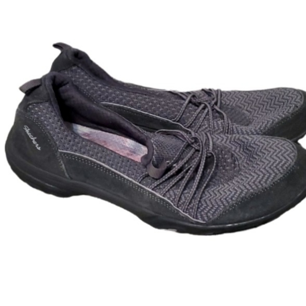 Sketchers Sneakers Womens Shoes size 7.5 Classic Fit Memory Foam